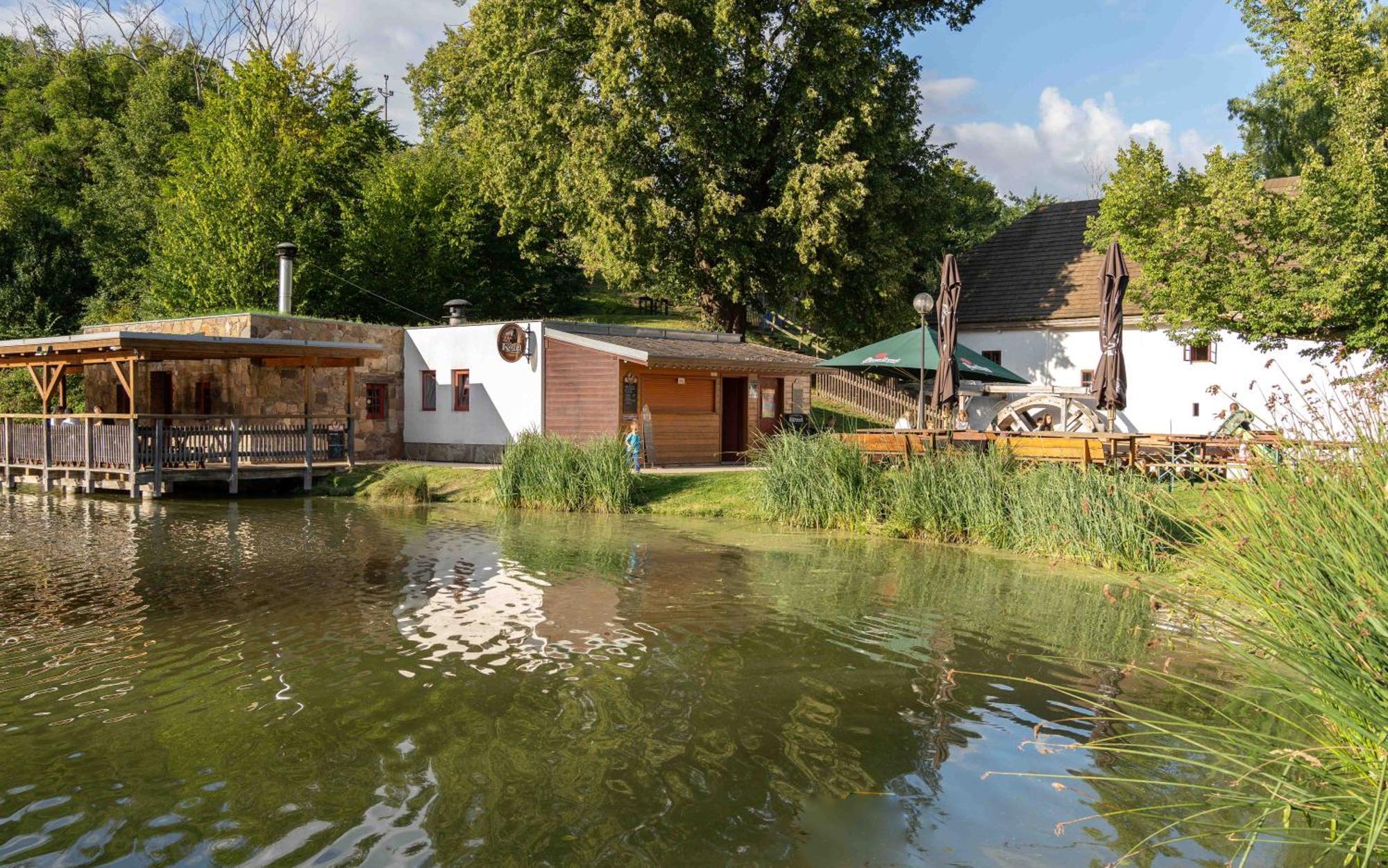 Porcuv Mlyn Hotell Bykovice Exteriör bild