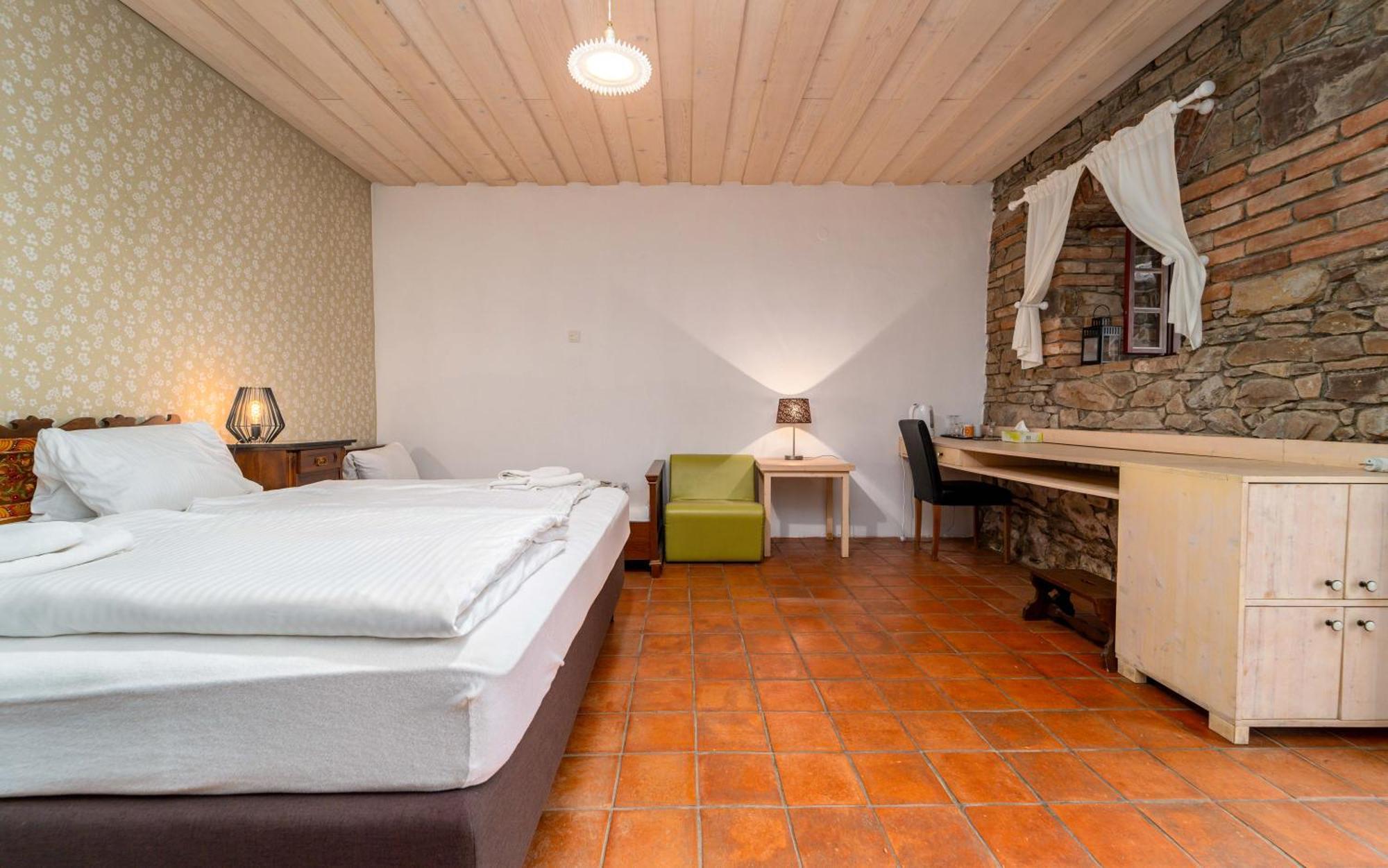 Porcuv Mlyn Hotell Bykovice Exteriör bild